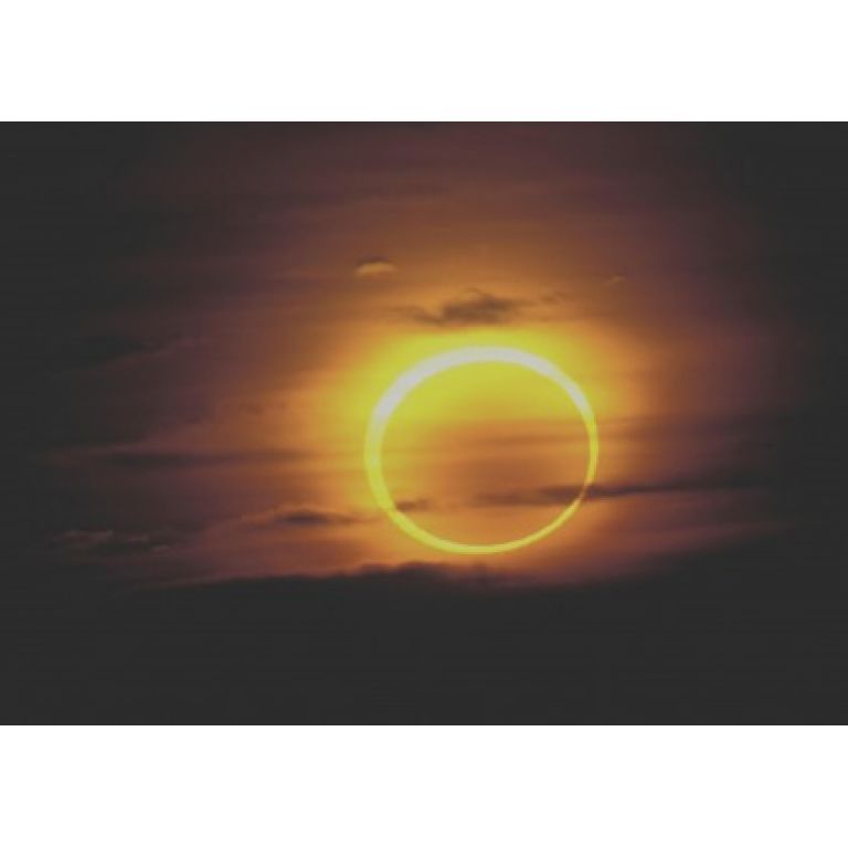 As se vio el primer eclipse solar de 2011