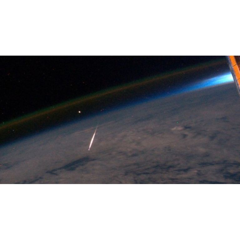 Imagen de una estrella fugaz tomada desde la Estacin Espacial
