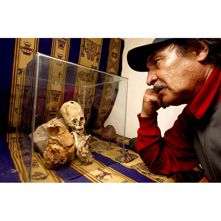 Hallan una momia alien en Perú