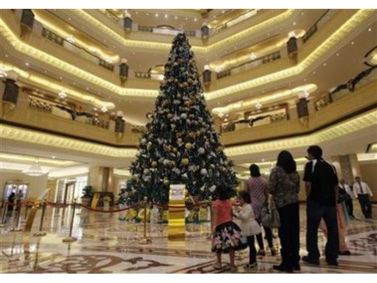 Un rbol de Navidad de 11 millones de dlares en Abu Dhabi
