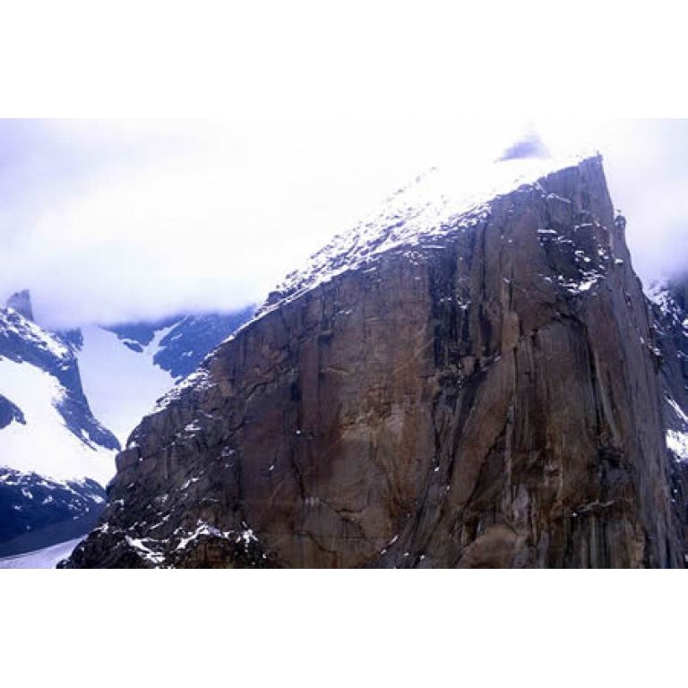El monte Thor, la mayor caída vertical del planeta