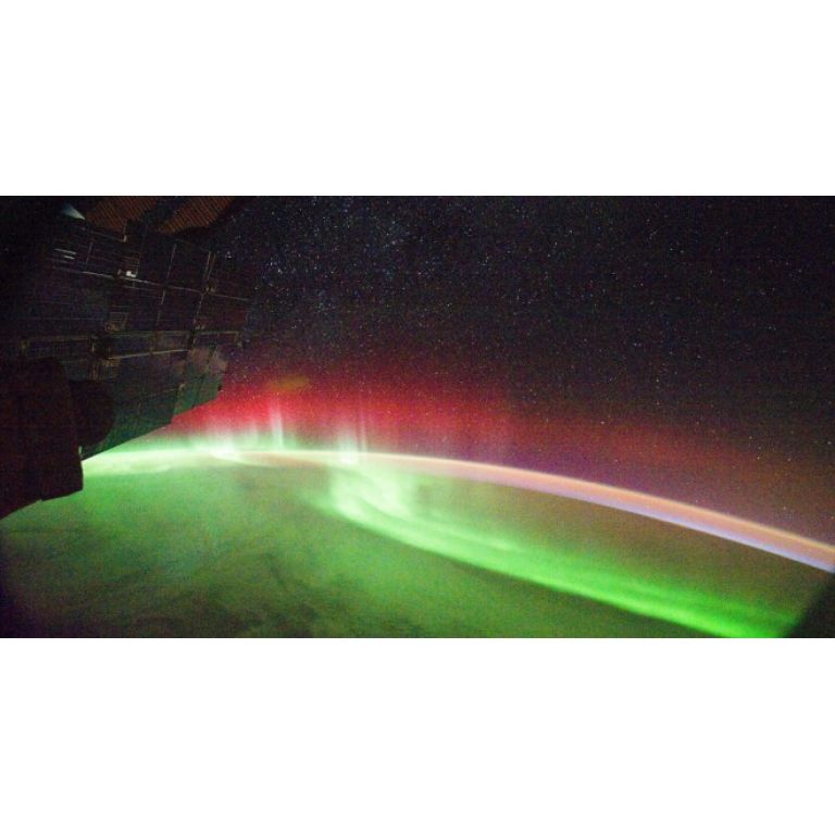 Una espectacular aurora roja captada por la ISS