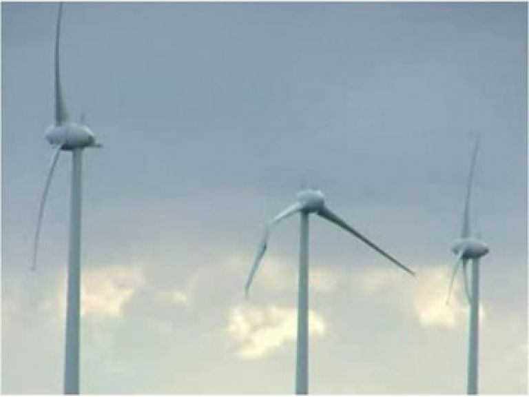 Un OVNI acusado de destruir una turbina eólica en Reino Unido.